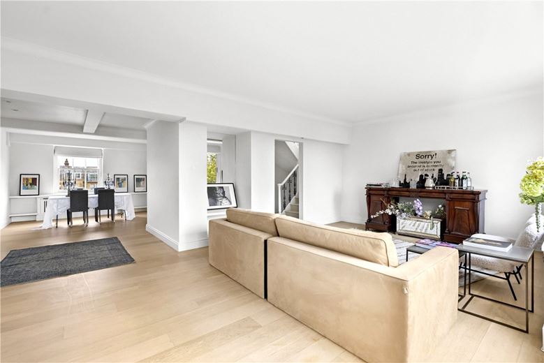 3 bedroom flat, Cadogan Square, Knightsbridge SW1X - Available
