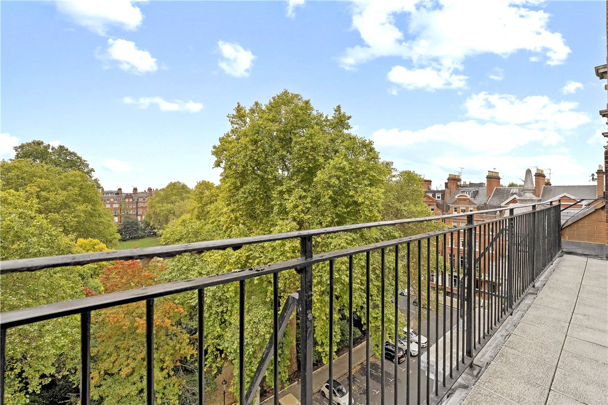 3 bedroom flat, Cadogan Square, Knightsbridge SW1X - Available