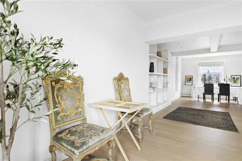 3 bedroom flat, Cadogan Square, Knightsbridge SW1X - Available
