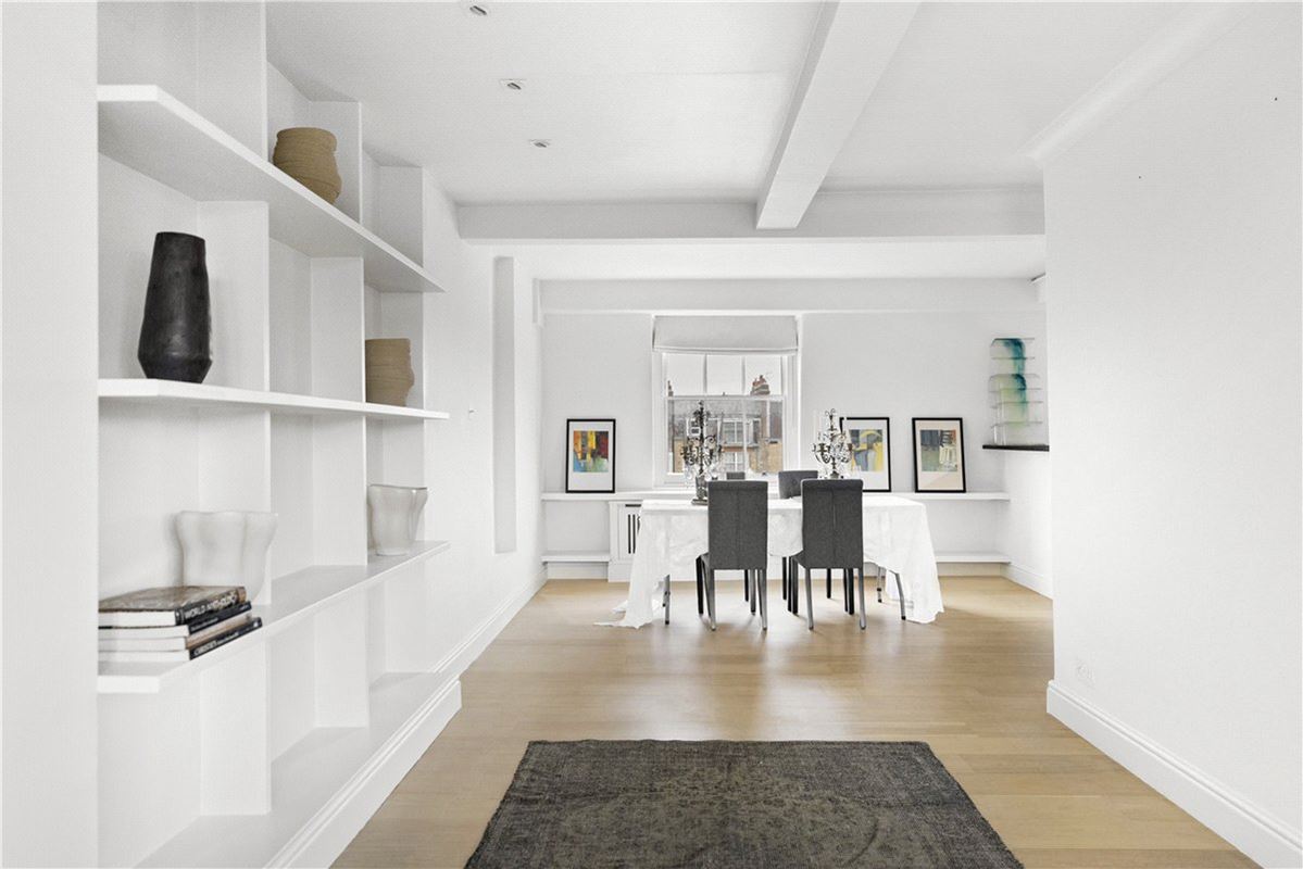 3 bedroom flat, Cadogan Square, Knightsbridge SW1X - Available
