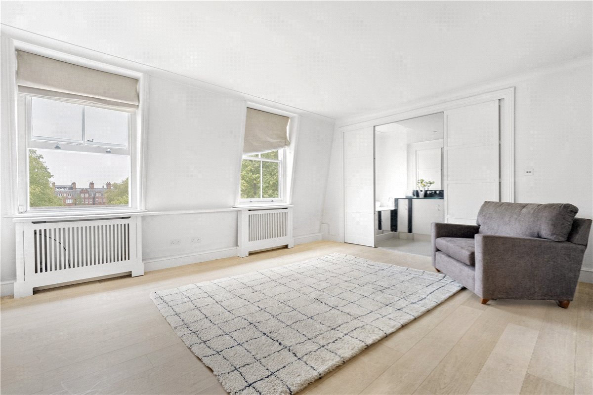 3 bedroom flat, Cadogan Square, Knightsbridge SW1X - Available