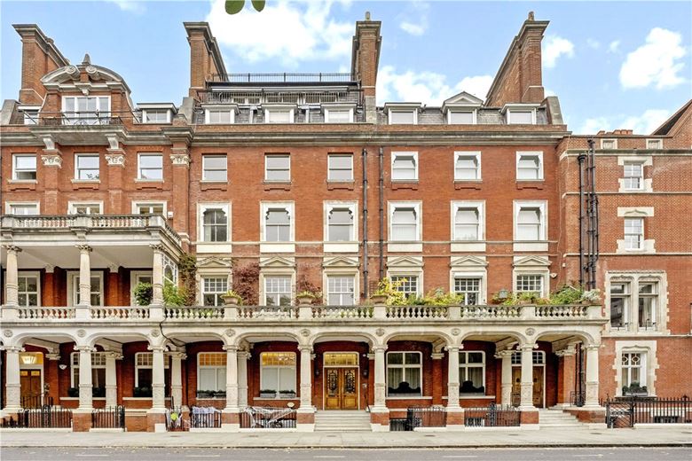3 bedroom flat, Cadogan Square, Knightsbridge SW1X - Available