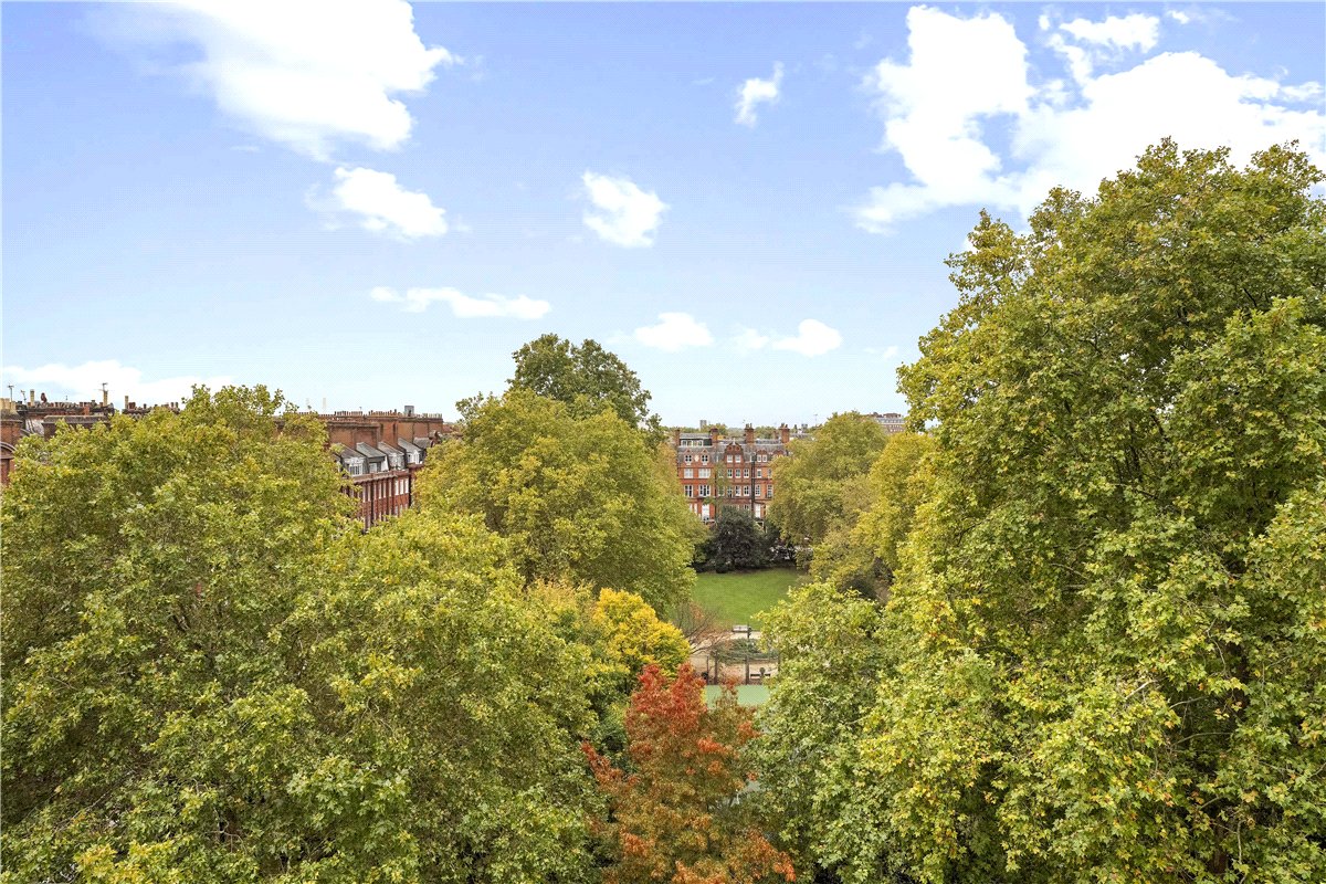 3 bedroom flat, Cadogan Square, Knightsbridge SW1X - Available