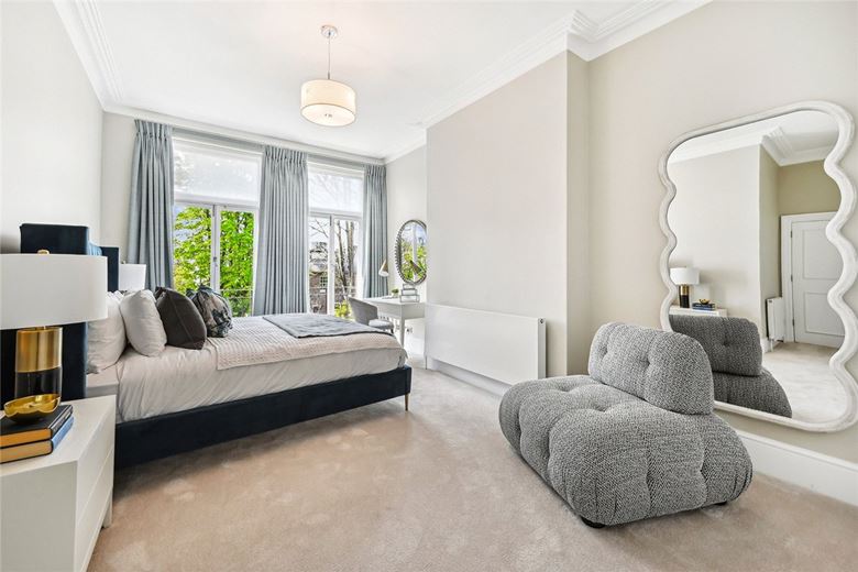 4 bedroom flat, Gloucester Road, South Kensington SW7 - Available