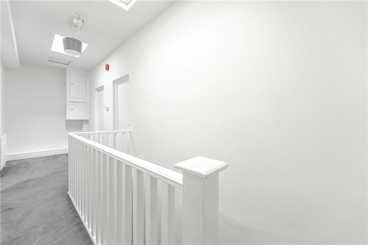 2 bedroom flat, Upper Addison Gardens, Holland Park W14 - Let Agreed