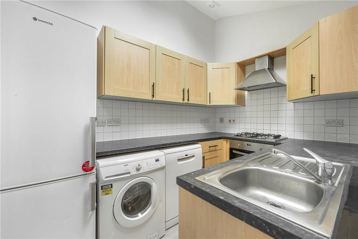 2 bedroom flat, Upper Addison Gardens, Holland Park W14 - Let Agreed
