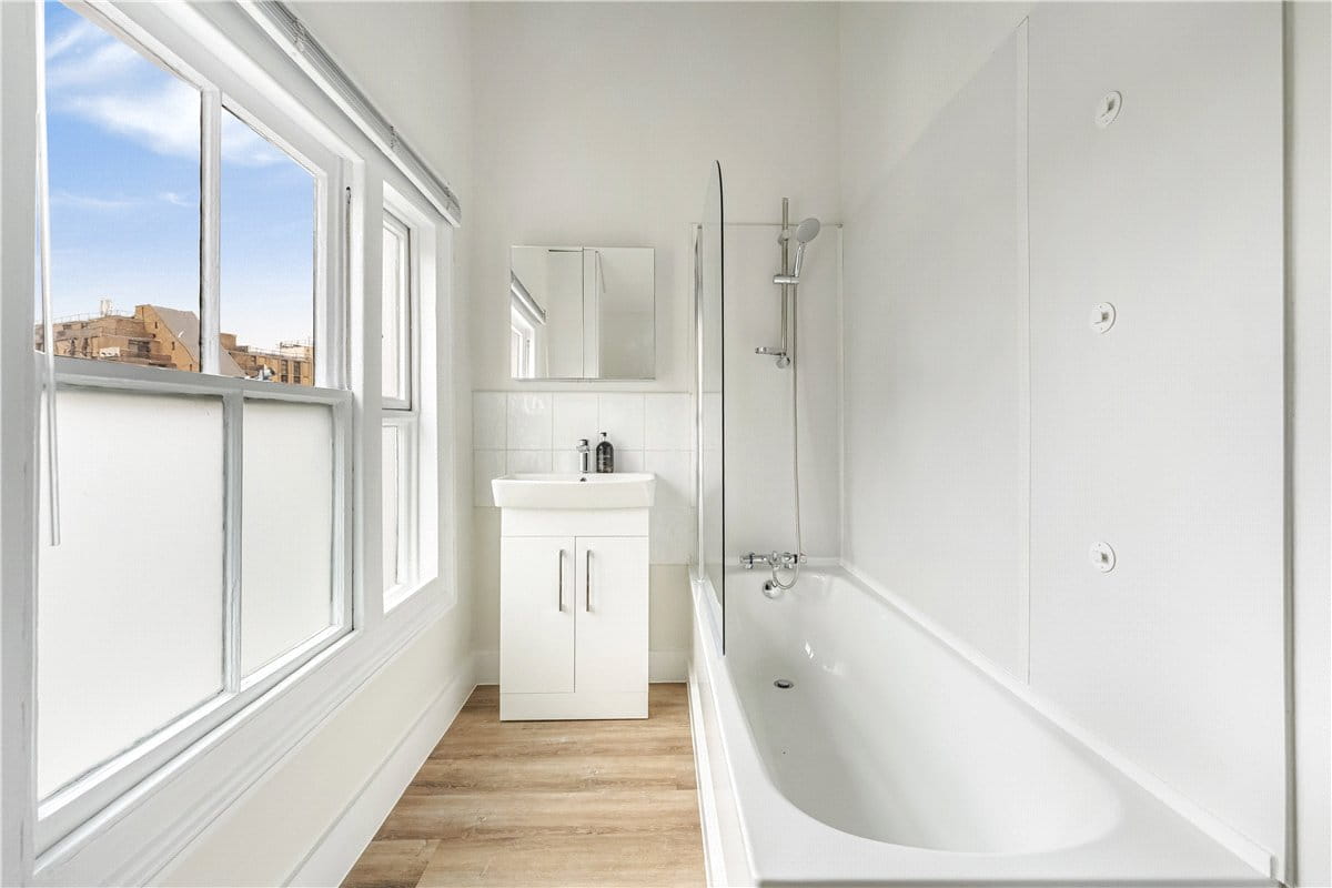 2 bedroom flat, Upper Addison Gardens, Holland Park W14 - Let Agreed