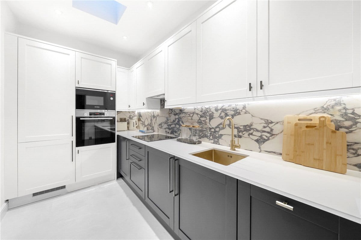 2 bedroom flat, Cadogan Square, Knightsbridge SW1X - Available