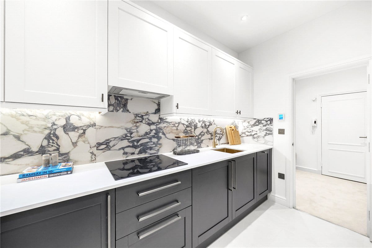 2 bedroom flat, Cadogan Square, Knightsbridge SW1X - Available