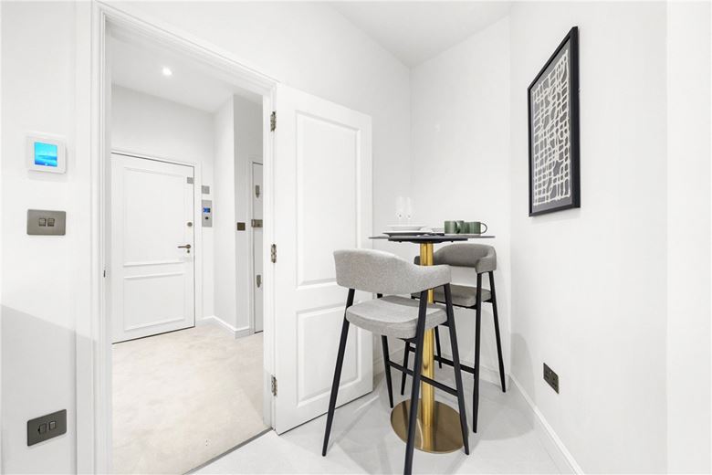 2 bedroom flat, Cadogan Square, Knightsbridge SW1X - Available