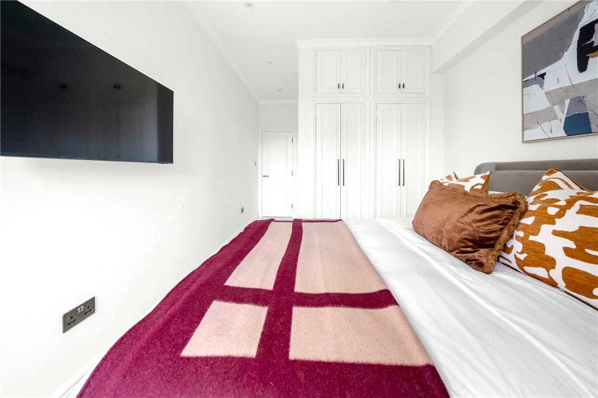 2 bedroom flat, Cadogan Square, Knightsbridge SW1X - Available