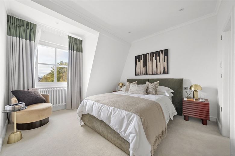 2 bedroom flat, Cadogan Square, Knightsbridge SW1X - Available