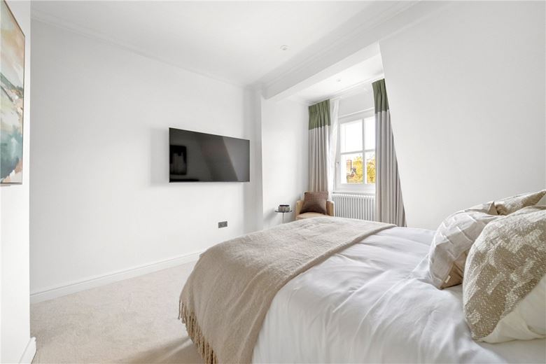 2 bedroom flat, Cadogan Square, Knightsbridge SW1X - Available