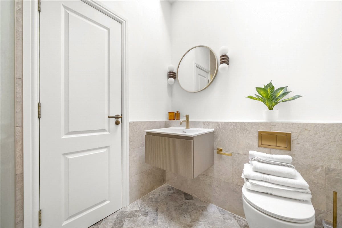 2 bedroom flat, Cadogan Square, Knightsbridge SW1X - Available