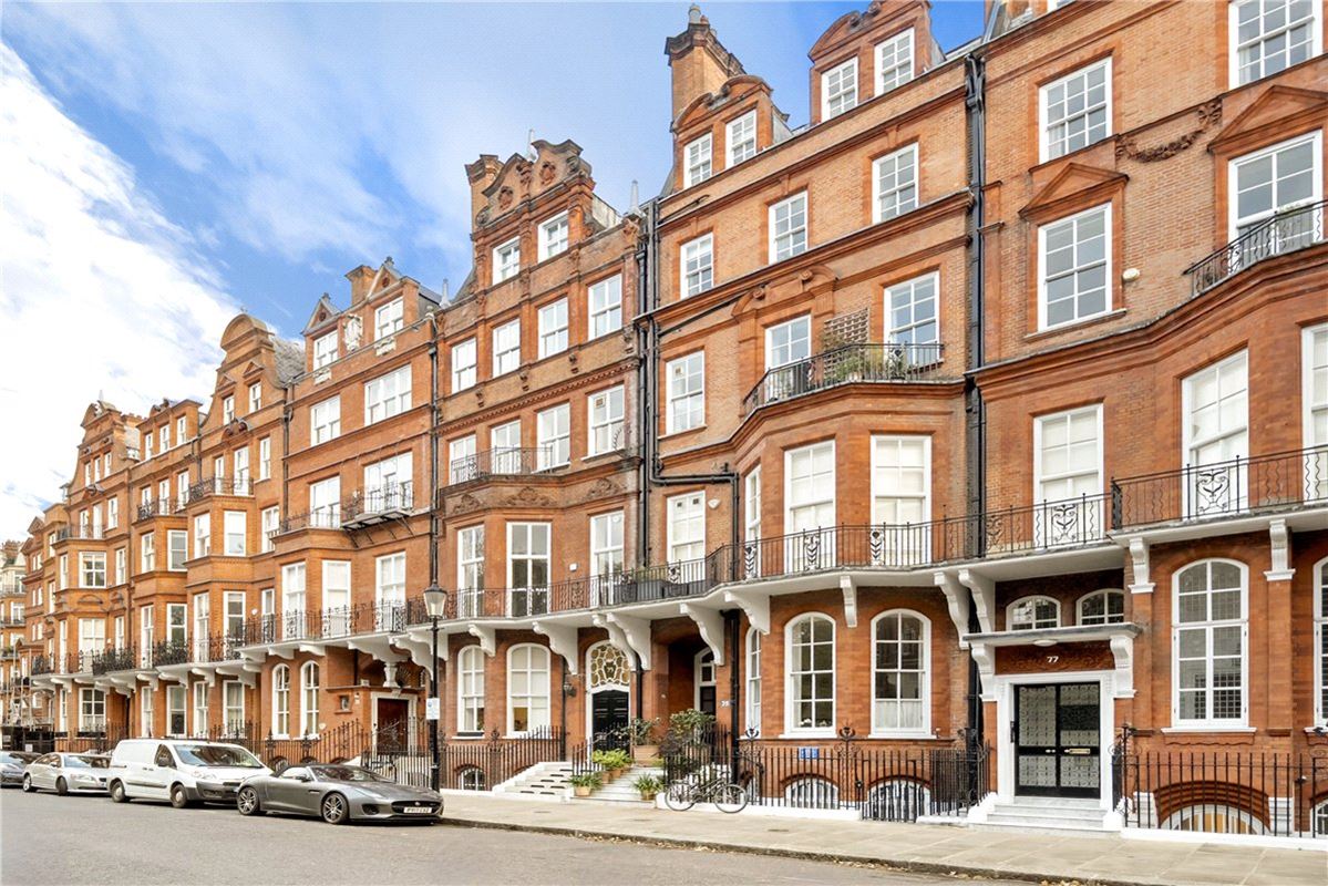2 bedroom flat, Cadogan Square, Knightsbridge SW1X - Available