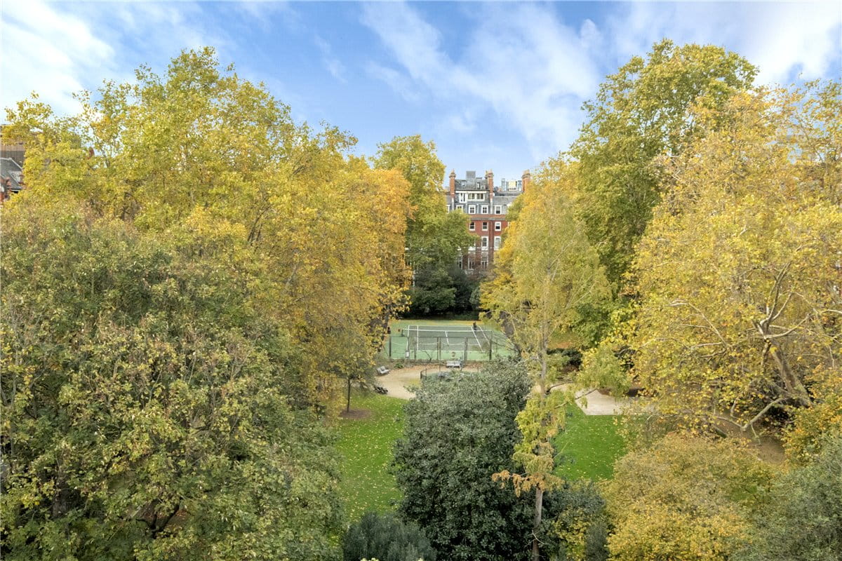 2 bedroom flat, Cadogan Square, Knightsbridge SW1X - Available