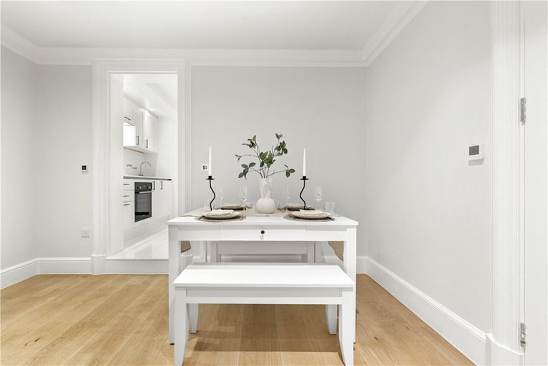 2 bedroom flat, Cadogan Square, Knightsbridge SW1X - Available