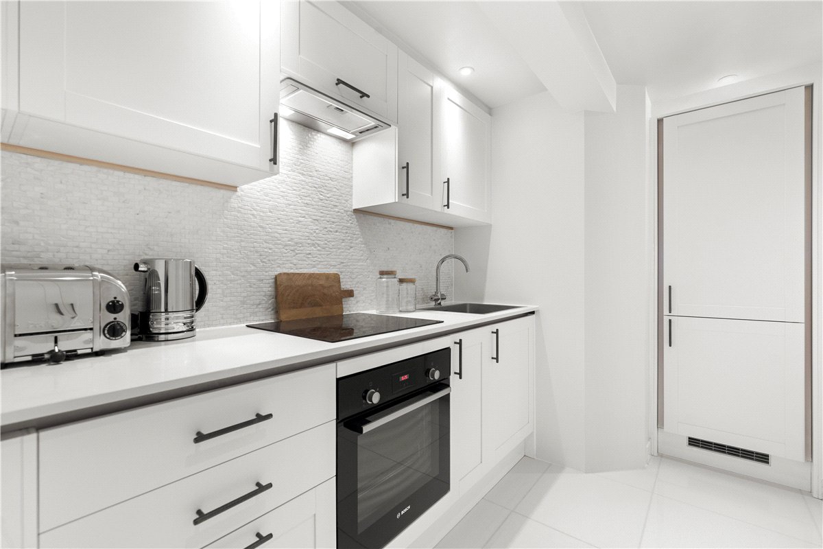 2 bedroom flat, Cadogan Square, Knightsbridge SW1X - Available