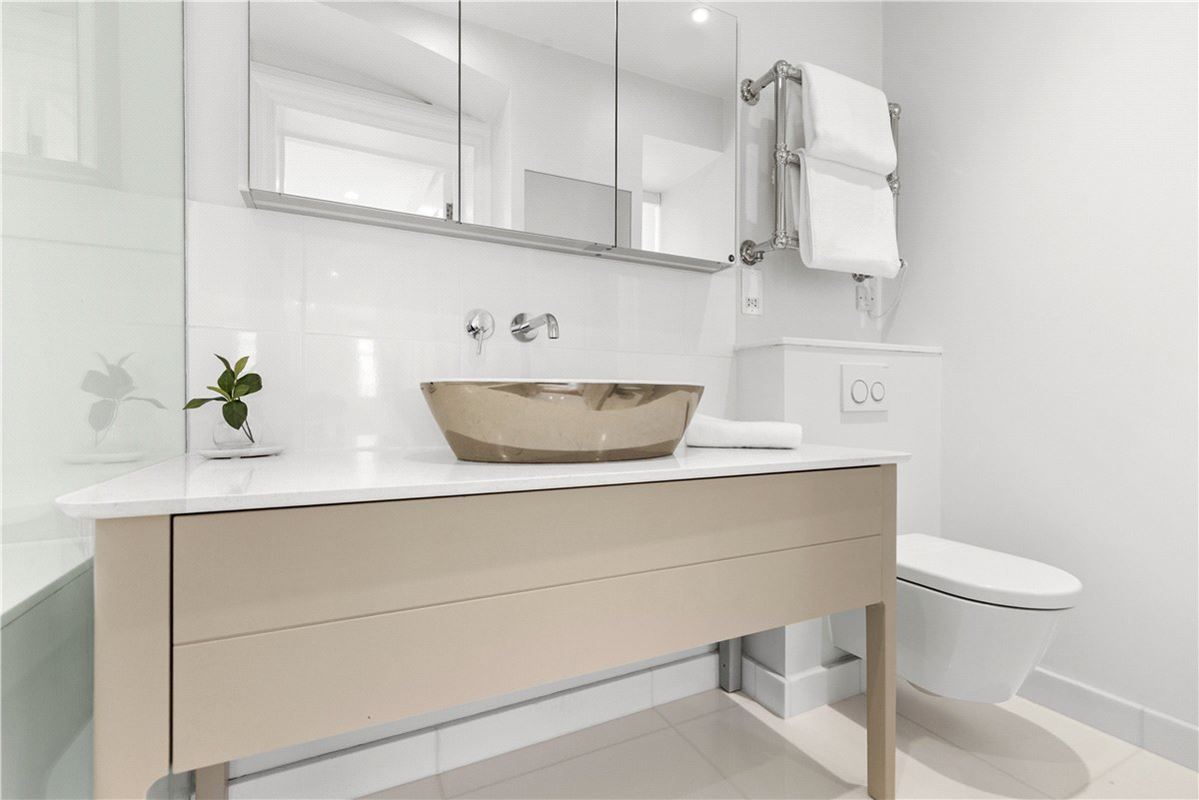 2 bedroom flat, Cadogan Square, Knightsbridge SW1X - Available