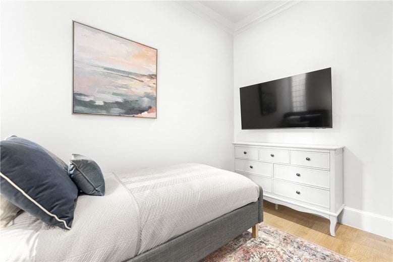 2 bedroom flat, Cadogan Square, Knightsbridge SW1X - Available