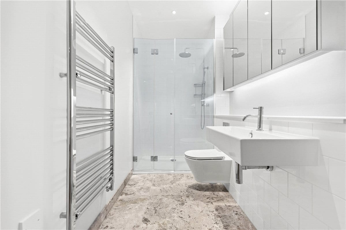 1 bedroom flat, Latimer Road, North Kensington W10 - Available