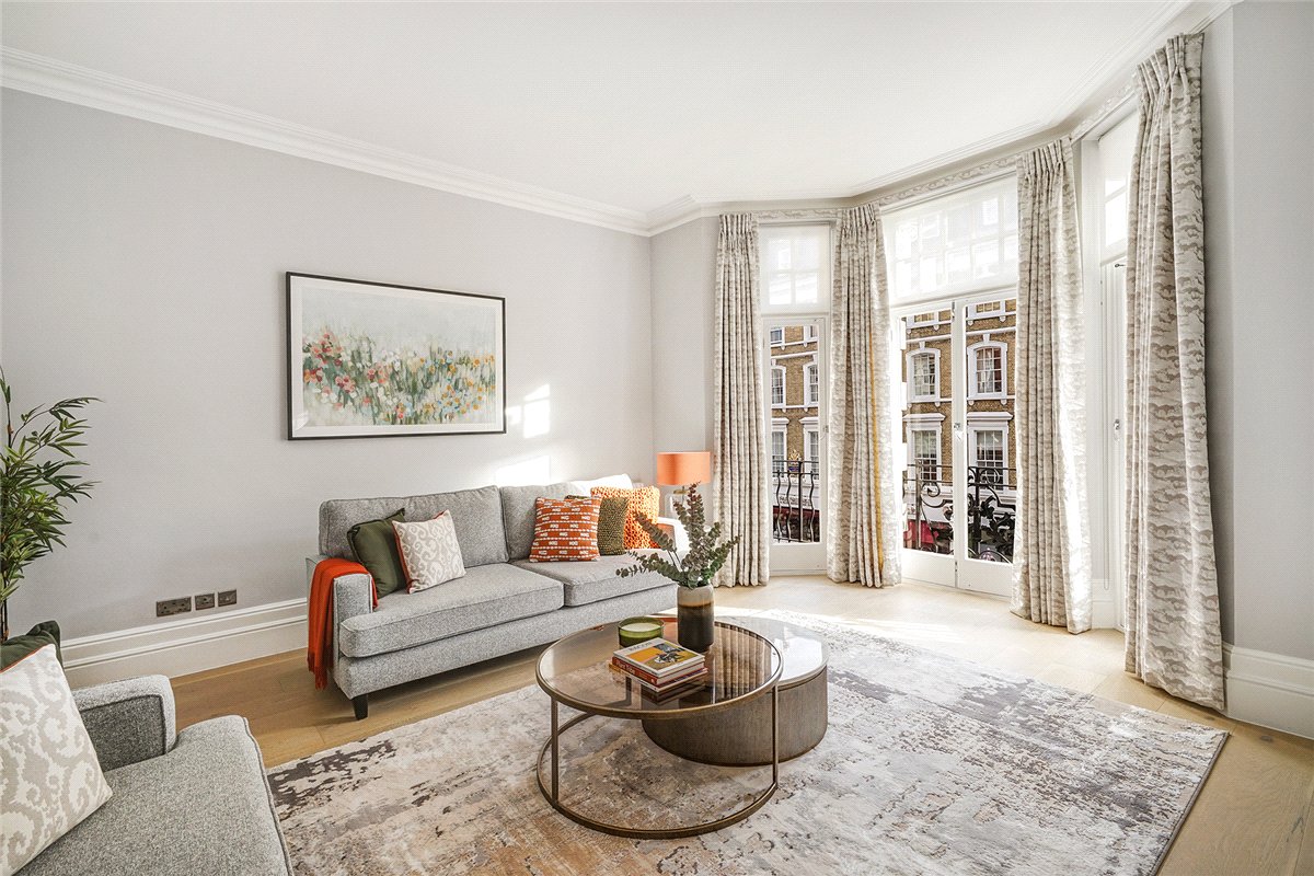 4 bedroom flat, Gloucester Road, South Kensington SW7 - Available