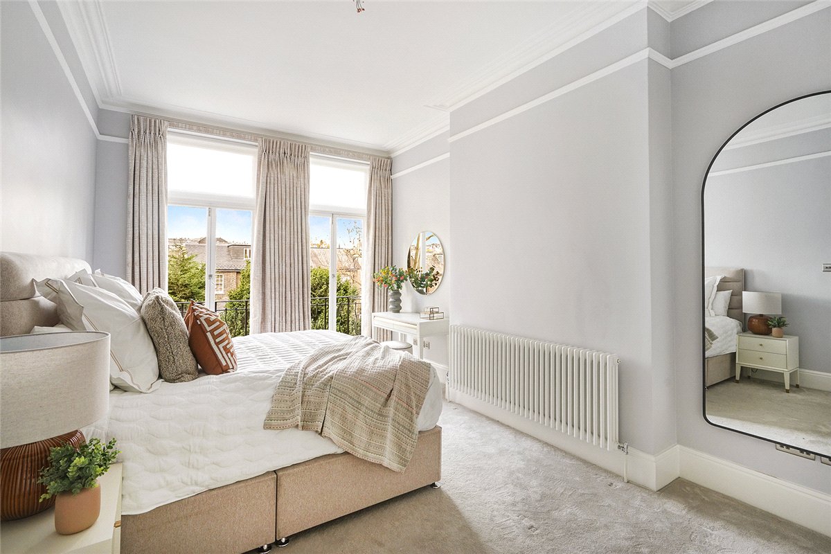 4 bedroom flat, Gloucester Road, South Kensington SW7 - Available