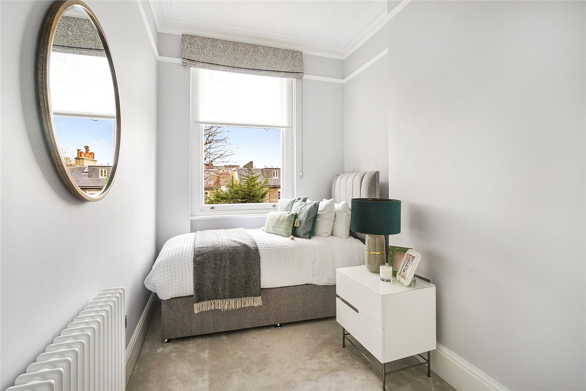4 bedroom flat, Gloucester Road, South Kensington SW7 - Available