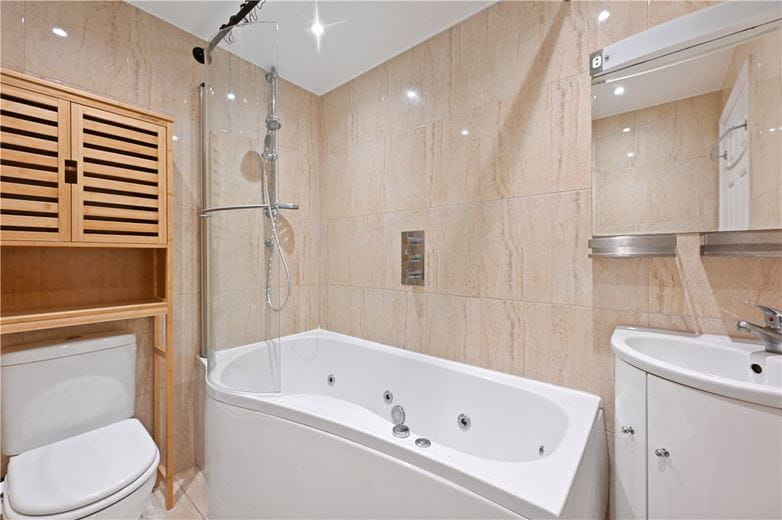 2 bedroom flat, Westbourne Park Road, Bayswater W2 - Available