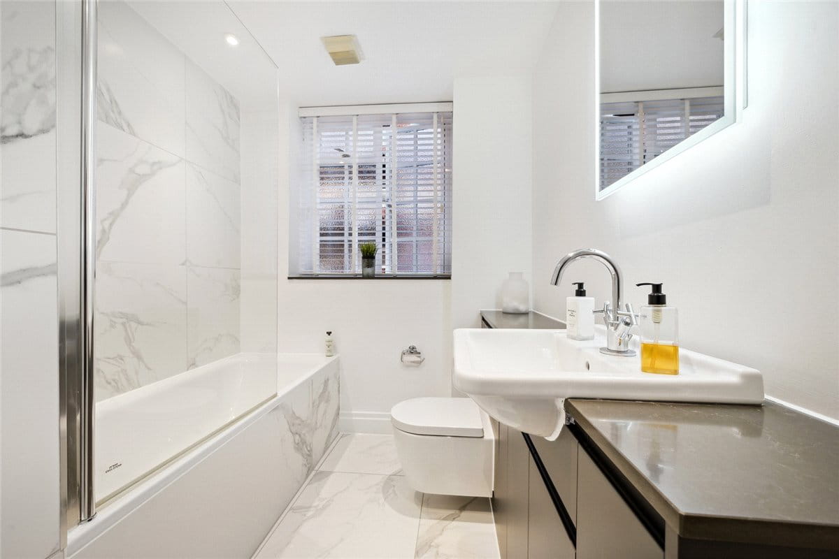 3 bedroom flat, Stafford Court, Kensington High Street W8 - Available