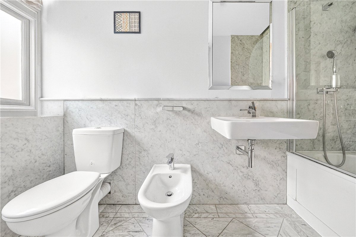 2 bedroom flat, Harrington Gardens, London SW7 - Available