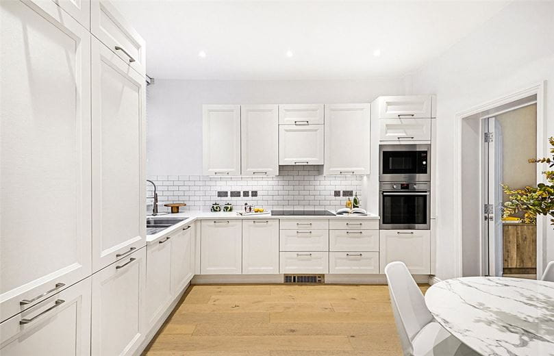4 bedroom flat, Gloucester Road, South Kensington SW7 - Available