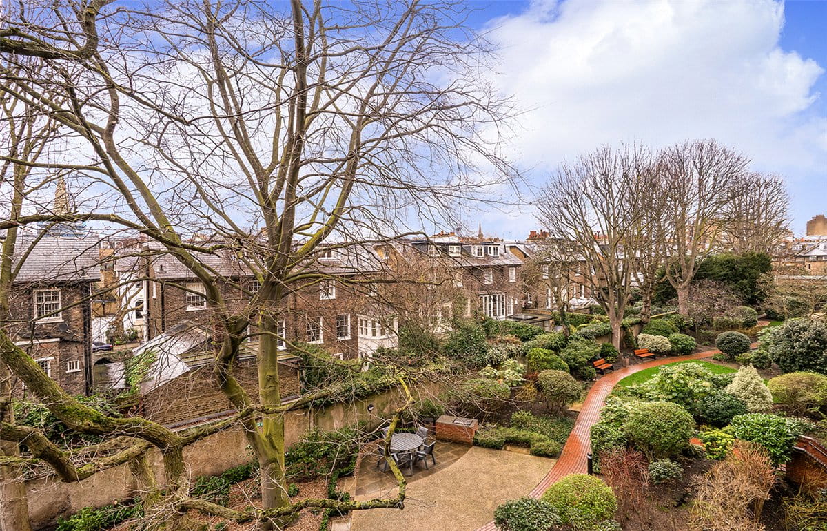 4 bedroom flat, Gloucester Road, South Kensington SW7 - Available