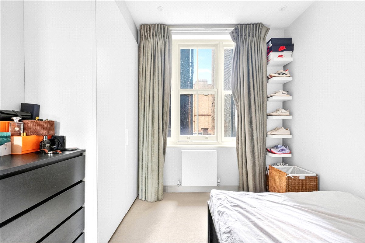 1 bedroom flat, Brompton Road, Knightsbridge SW3 - Available