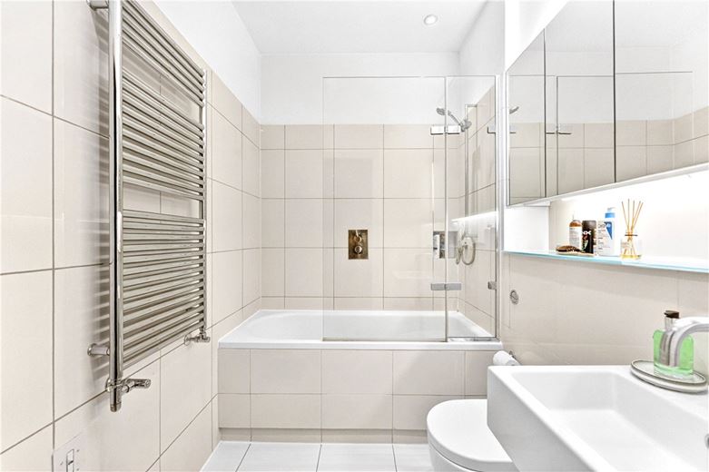 1 bedroom flat, Brompton Road, Knightsbridge SW3 - Available