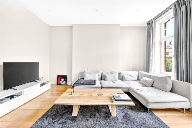 1 bedroom flat, Brompton Road, Knightsbridge SW3 - Available