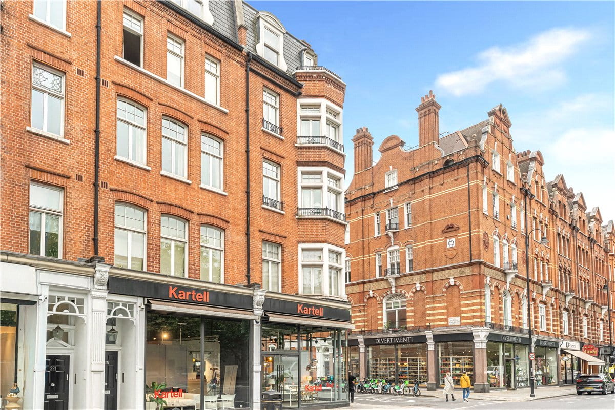1 bedroom flat, Brompton Road, Knightsbridge SW3 - Available