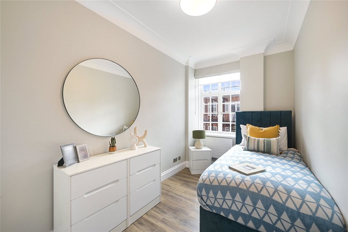 2 bedroom flat, Stafford Court, Kensington High Street W8 - Available