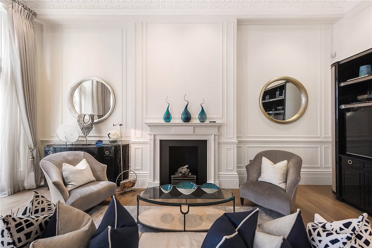 2 bedroom flat, Ennismore Gardens, Knightsbridge SW7 - Available