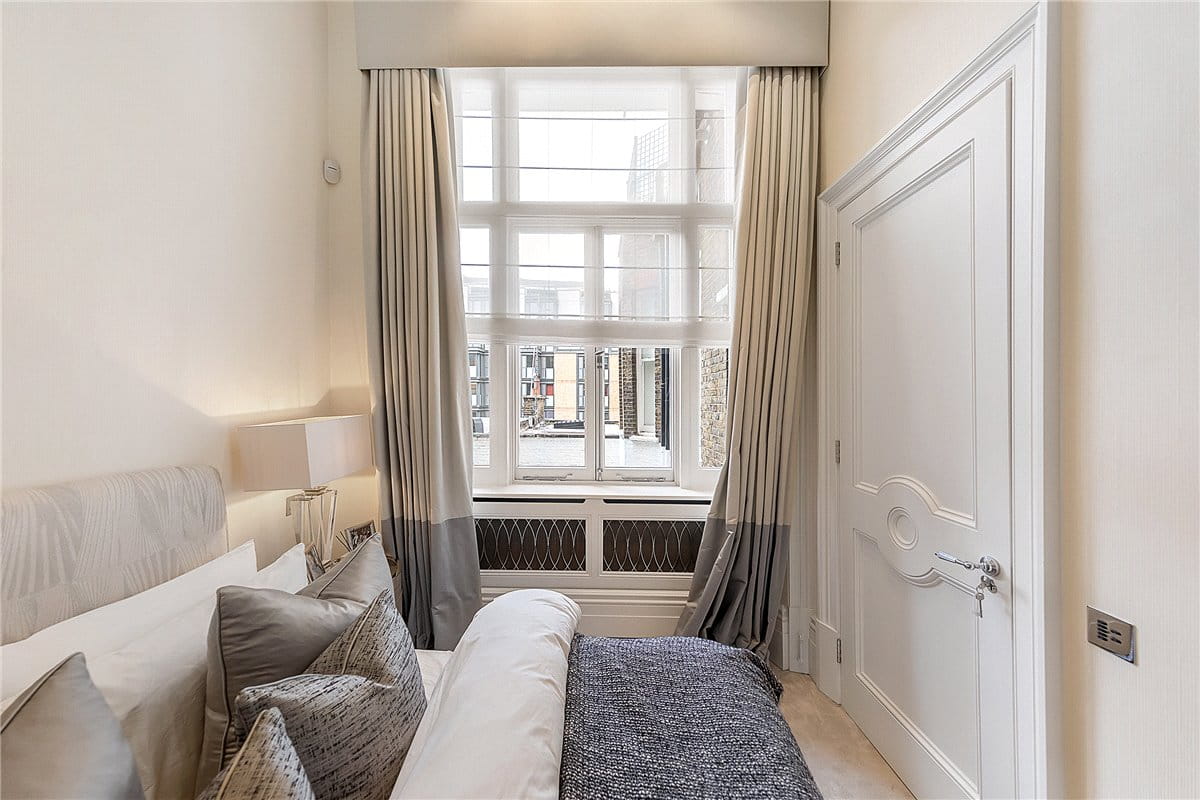 2 bedroom flat, Ennismore Gardens, Knightsbridge SW7 - Available