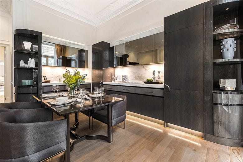 2 bedroom flat, Ennismore Gardens, Knightsbridge SW7 - Available
