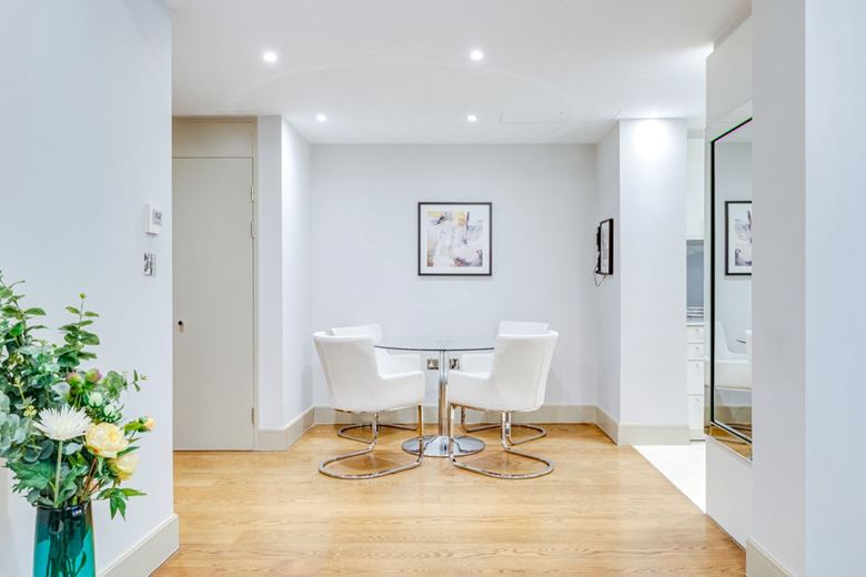 1 bedroom flat, Knightsbridge, Knightsbridge SW7 - Available
