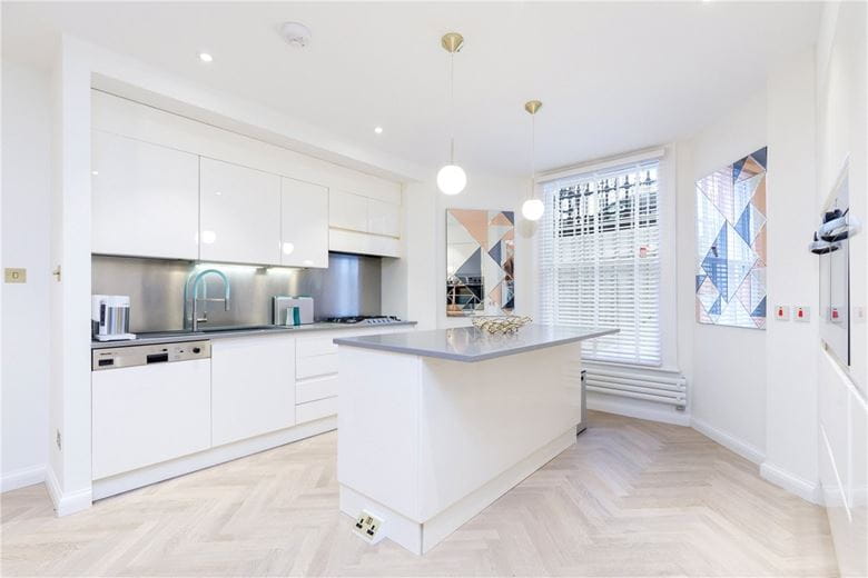 3 bedroom maisonette, Cornwall Gardens, South Kensington SW7