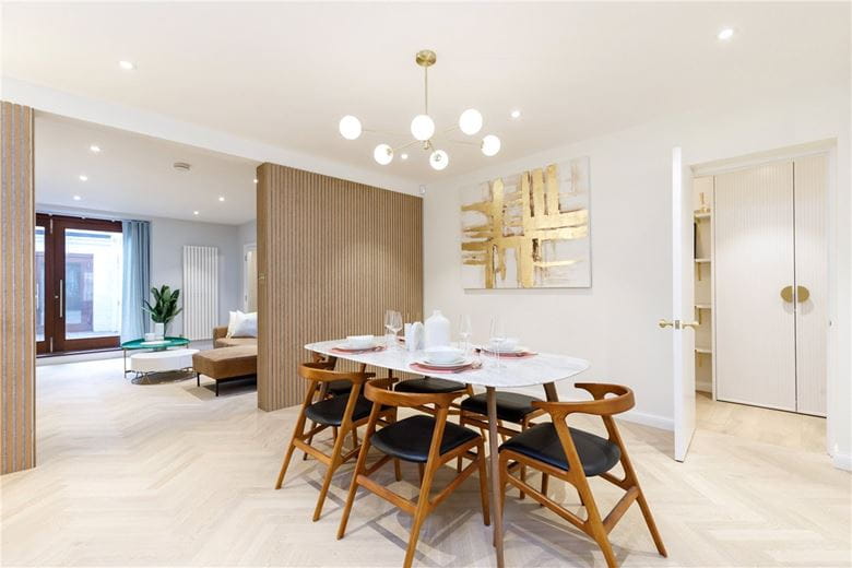 3 bedroom maisonette, Cornwall Gardens, South Kensington SW7