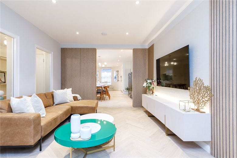 3 bedroom maisonette, Cornwall Gardens, South Kensington SW7