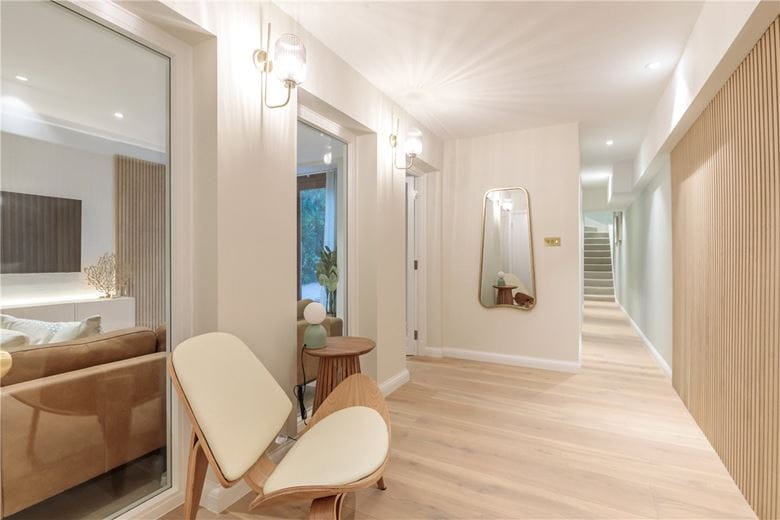 3 bedroom maisonette, Cornwall Gardens, South Kensington SW7 - Available