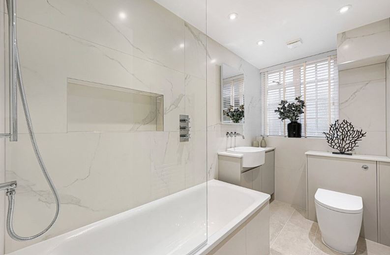 2 bedroom flat, Stafford Court, Kensington High Street W8 - Available