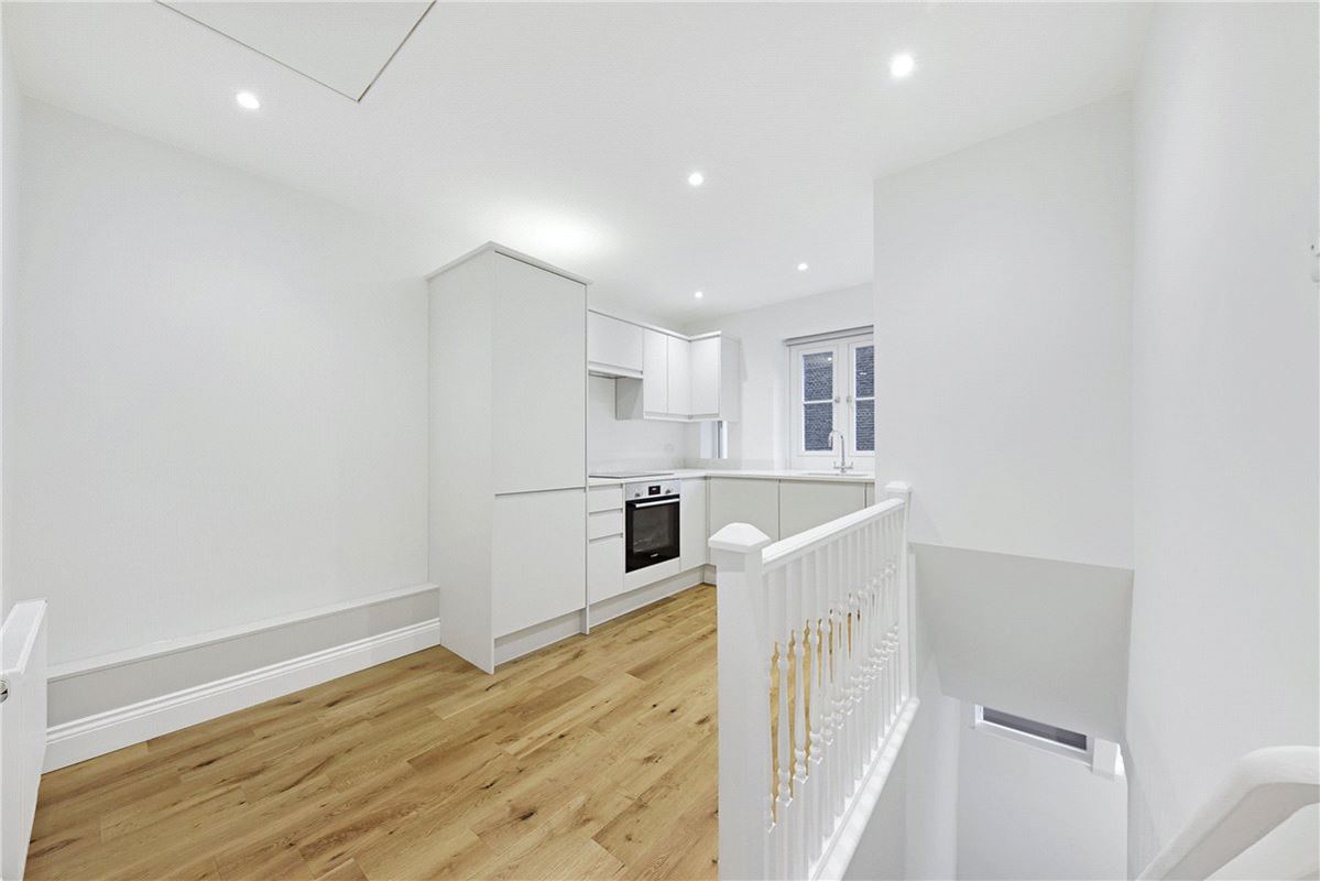1 bedroom flat, 5 Egerton Terrace, Knightsbridge SW3 - Available
