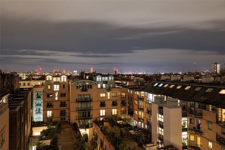 3 bedroom flat, Kensington Gardens Square, Bayswater W2 - Available