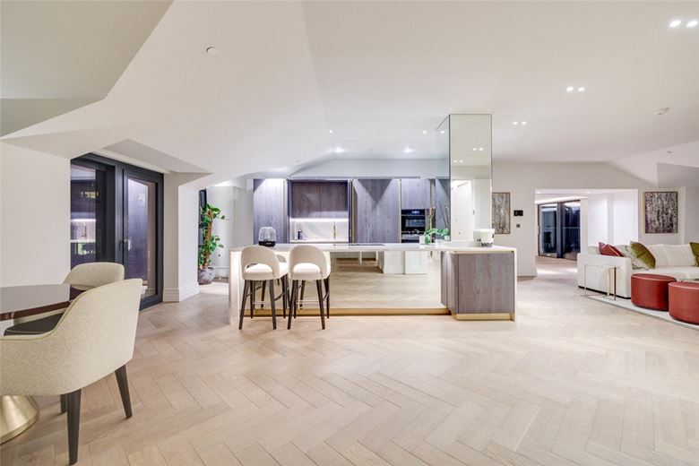 3 bedroom flat, Kensington Gardens Square, Bayswater W2 - Available